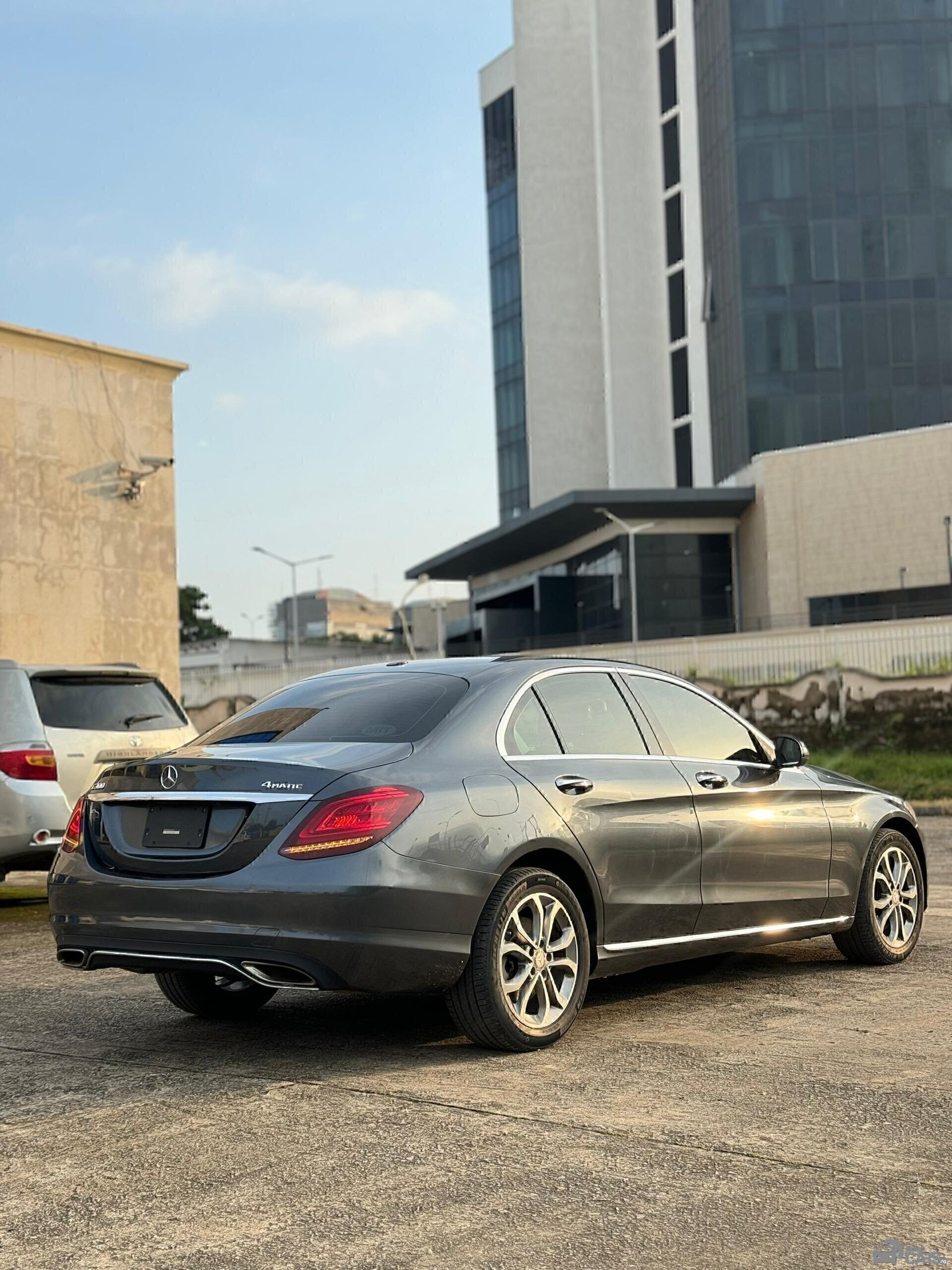 Mercedes-Benz Mercedes Benz — Rear 3/4
