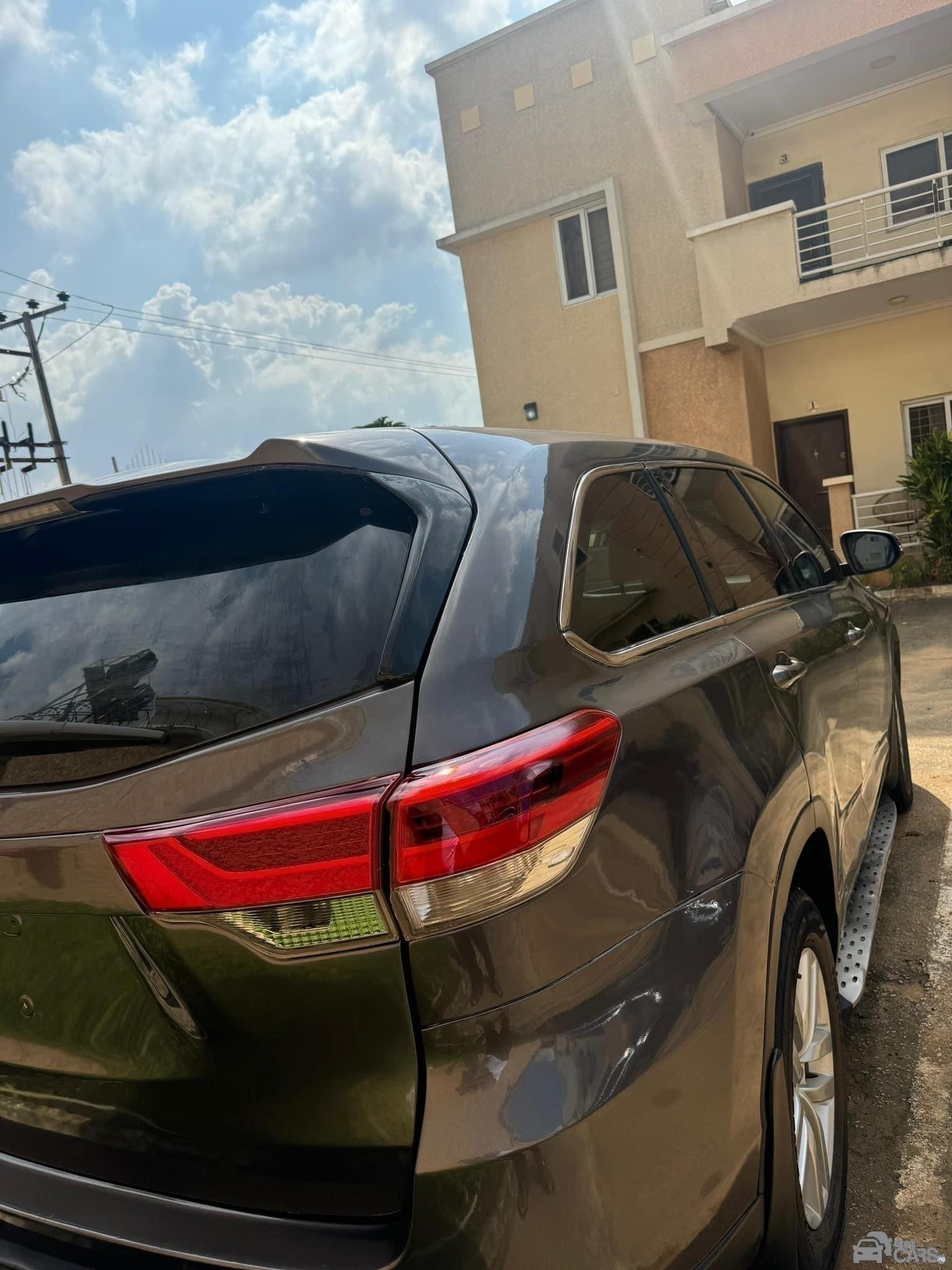 2016 Toyota HIGHLANDER — Rear 3/4