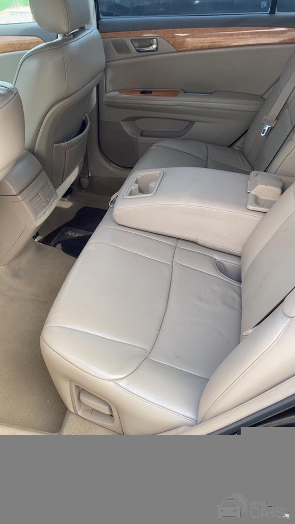 Toyota Avalon — Rear seats