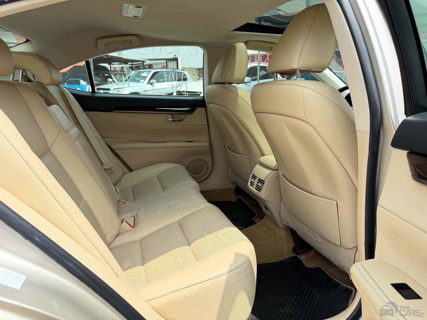 2013 Lexus ES350 — Dashboard