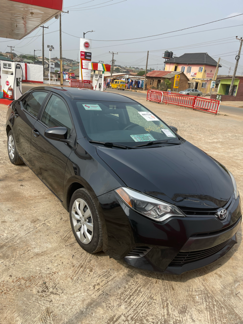 2015 Toyota Corolla LE — Side profile