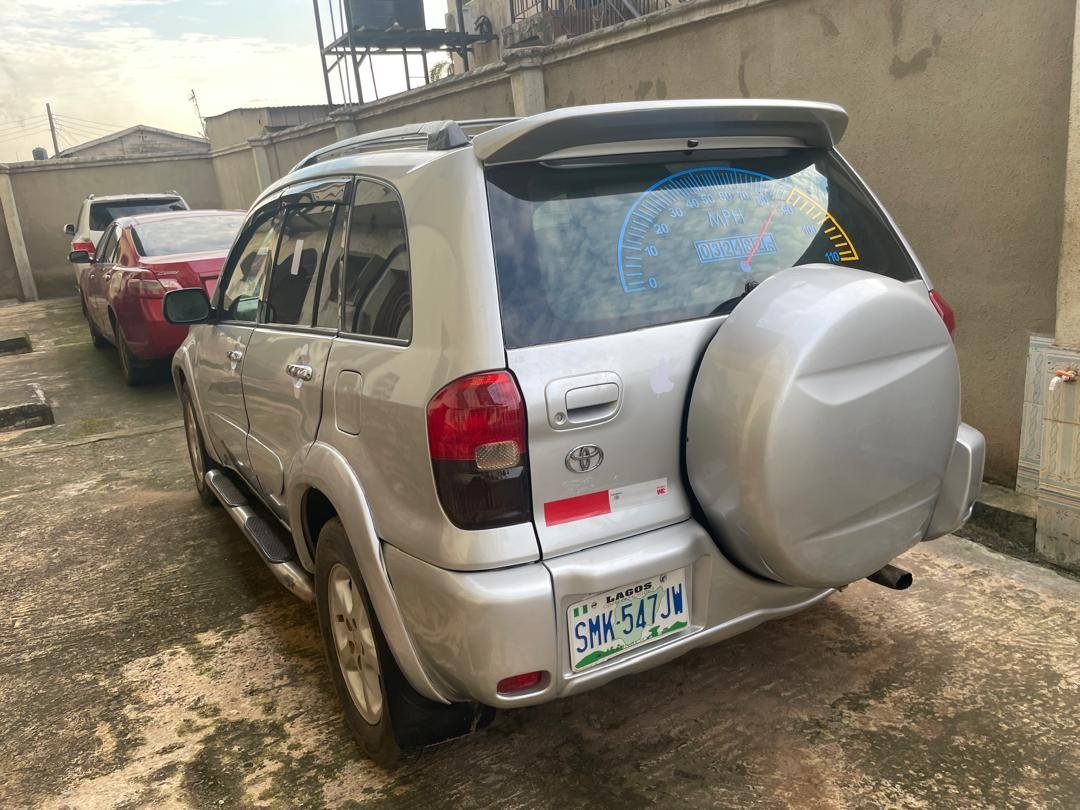 2002 Toyota RAV4 — Side profile