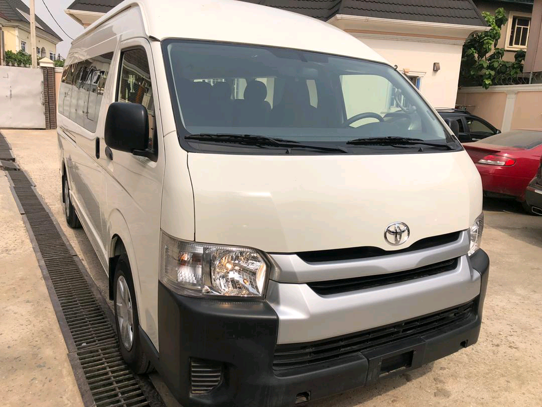 Toyota Hiace hummer
