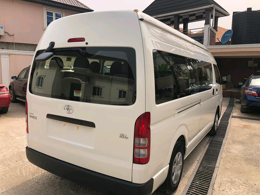 Toyota Hiace hummer — Side profile