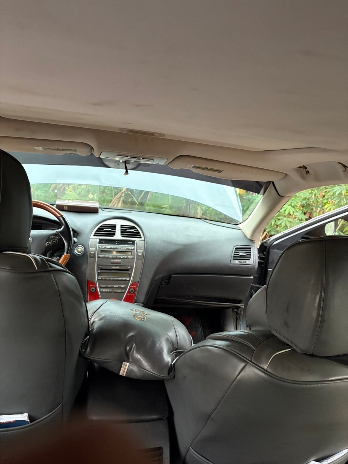 Lexus ES 350 — Front seats