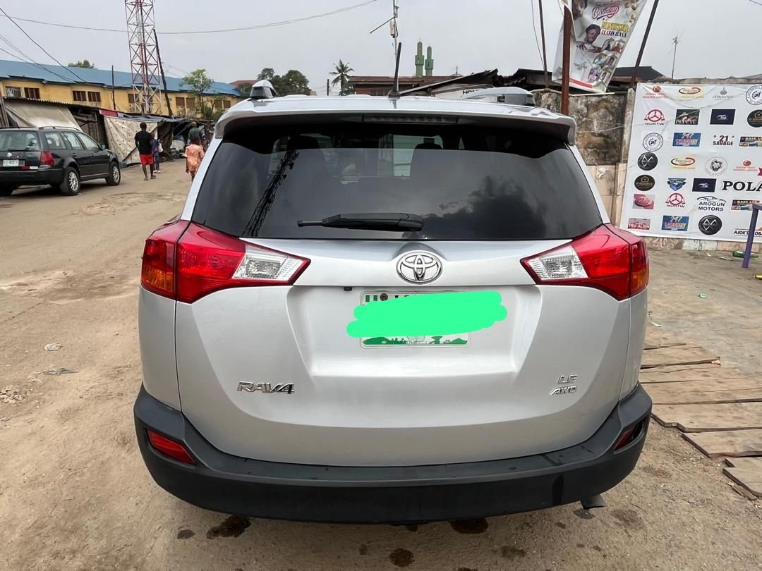 2015 Unknown Toyota rav4 — Side profile
