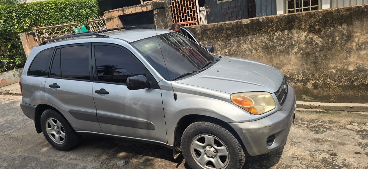 2005 Unknown Toyota rav4 — Rear 3/4