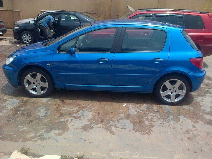 Unknown Peugeot 307 — Side profile