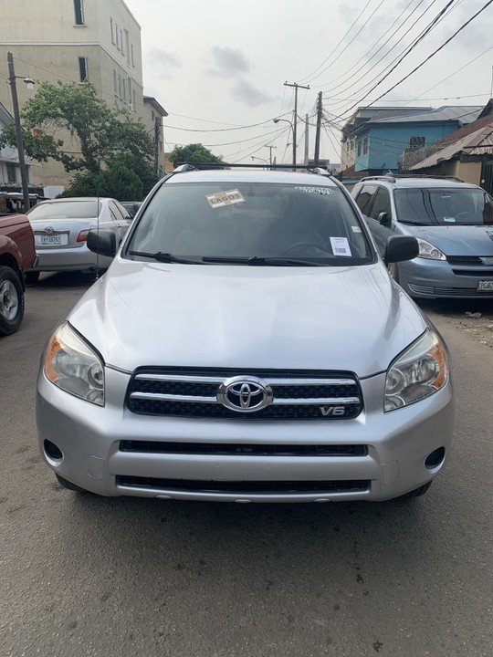 Unknown Toyota RAV4