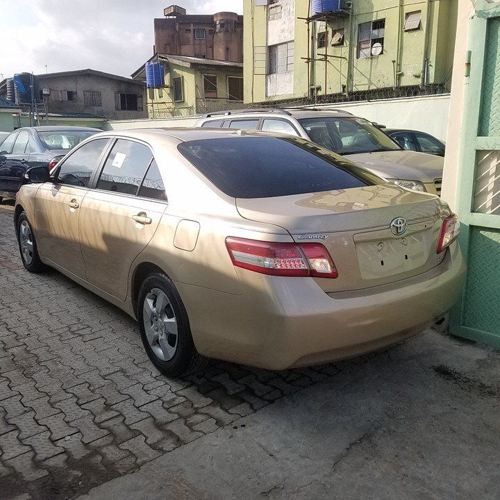 2007 Toyota Camry LE — Side profile