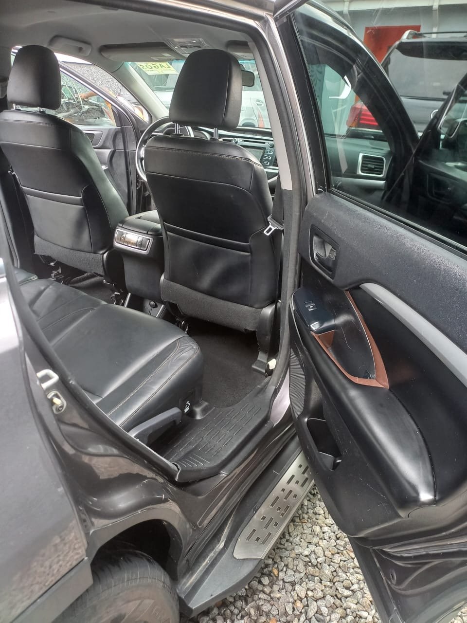 2016 Toyota Highlander AWD V6 — Rear 3/4