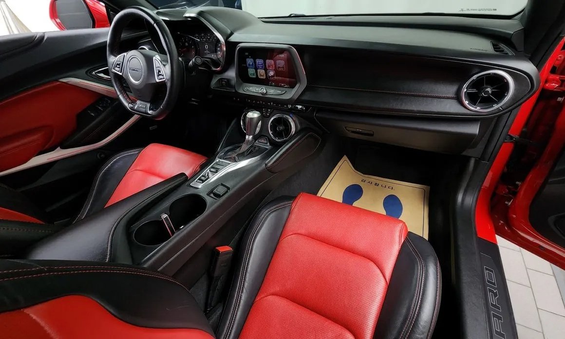 2017 Chevrolet Camaro SS — Front seats