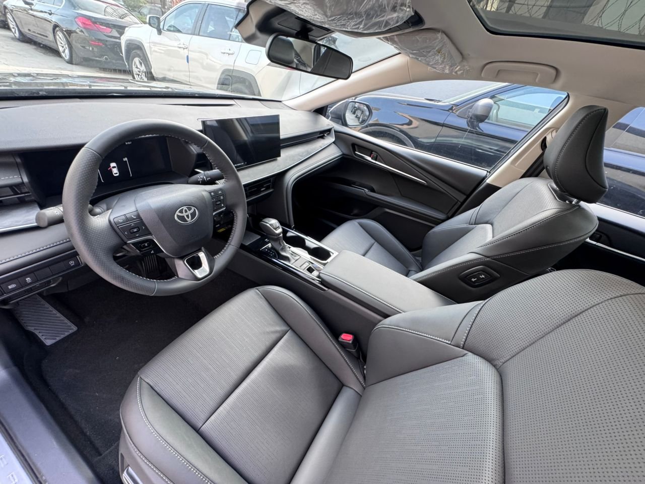 2025 TOYOTA, Front seats