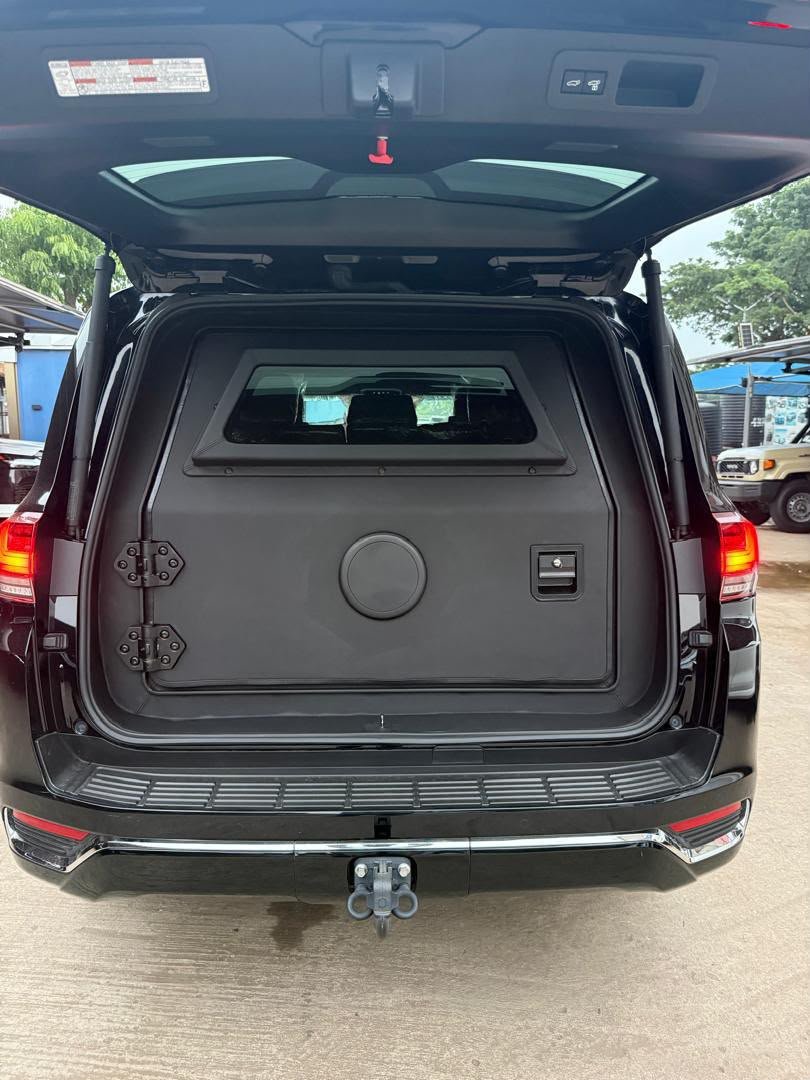 2026 Toyota Land Cruiser VXR, Front seats