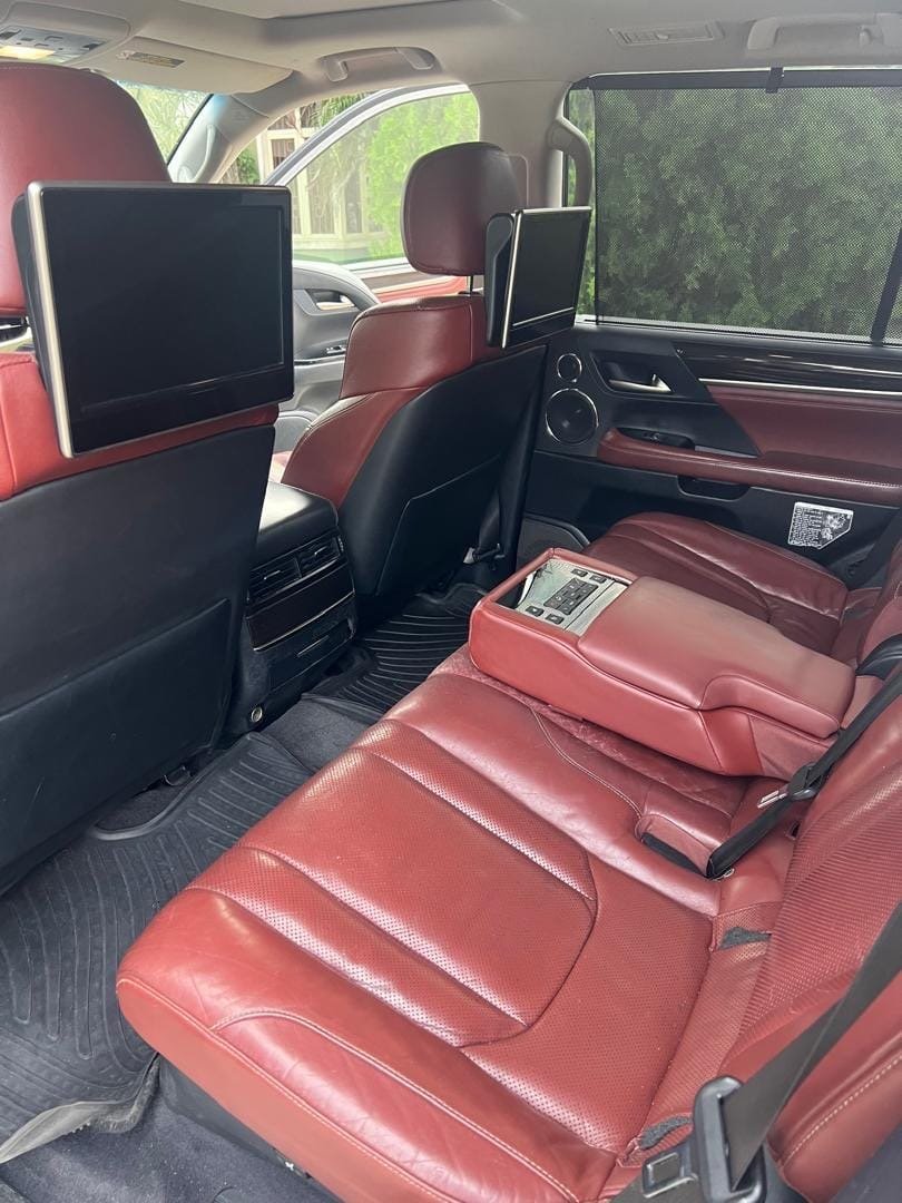 2018 Lexus LX Premium, Front seats
