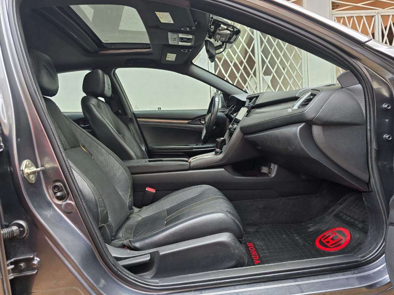 2017 HONDA Civic EX-L, Rear seats