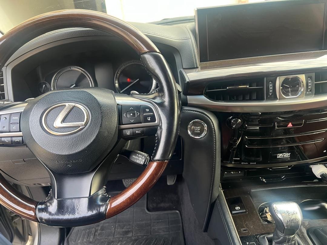 2018 Lexus LX Premium, Rear 3/4