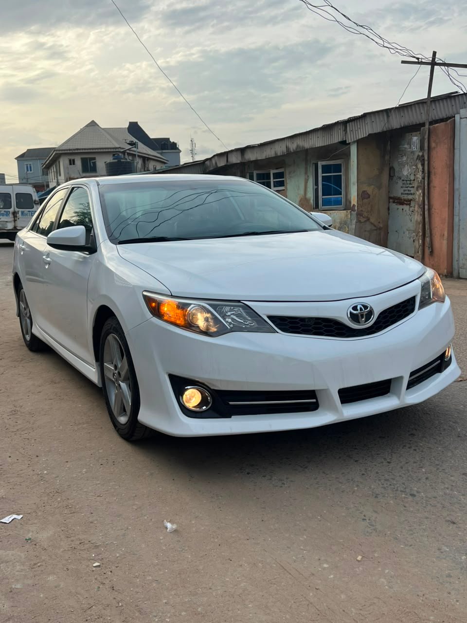 2012 Toyota Camry SE — Side profile