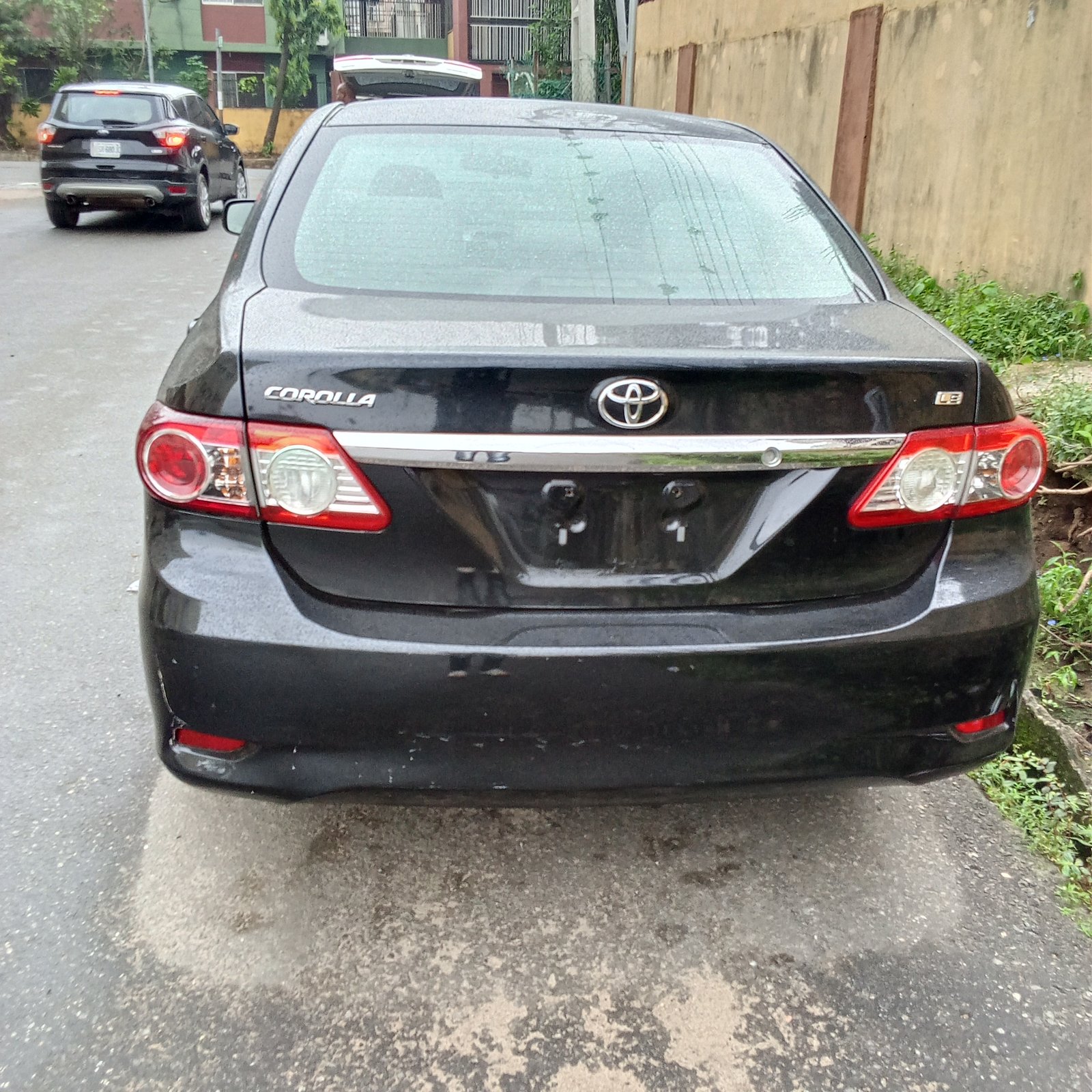2013 Toyota Corolla LE, Side profile