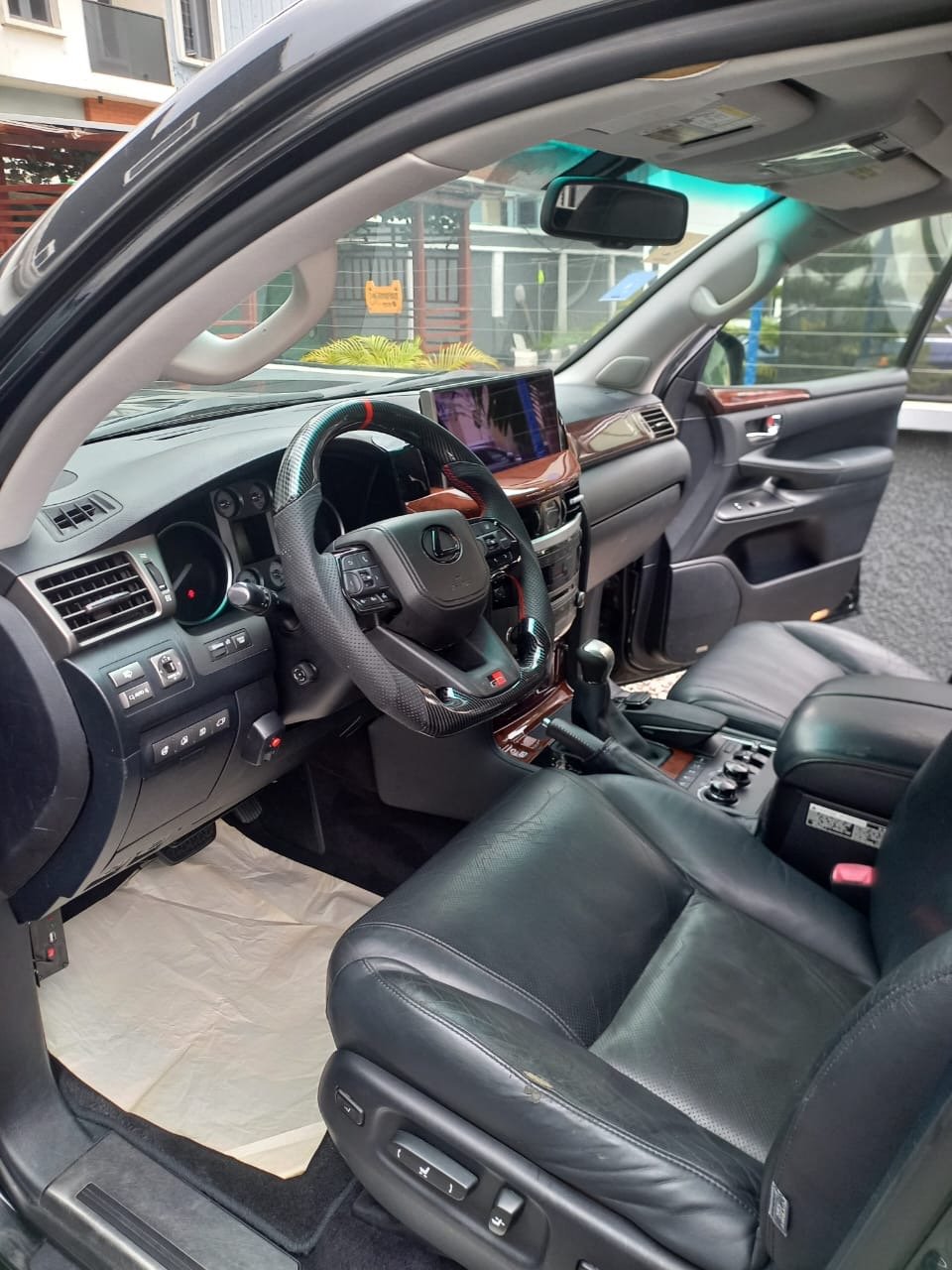 2014 Lexus LX LX — Rear 3/4