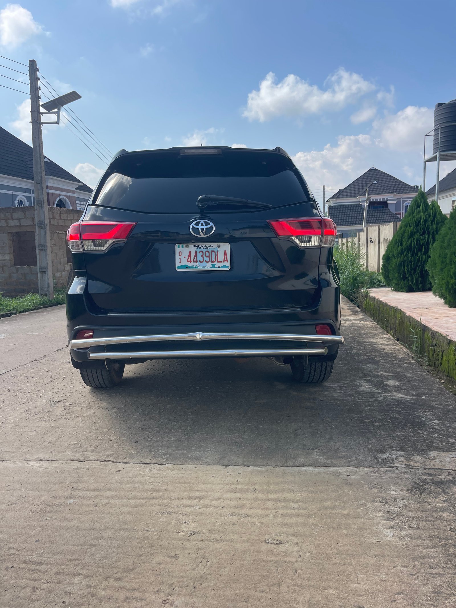 2017 Toyota Highlander SE — Rear 3/4