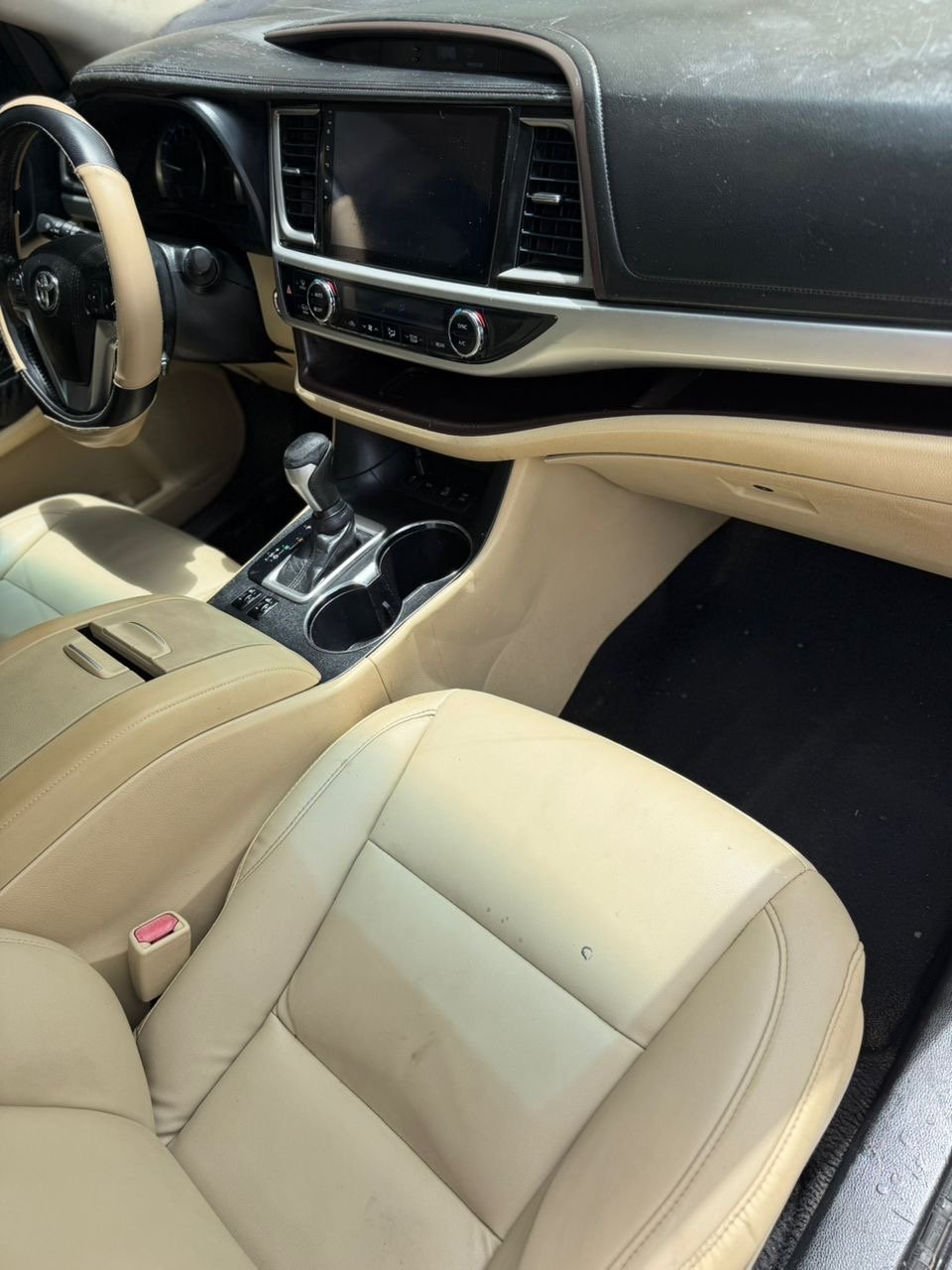 2017 Toyota Highlander XLE — Rear seats