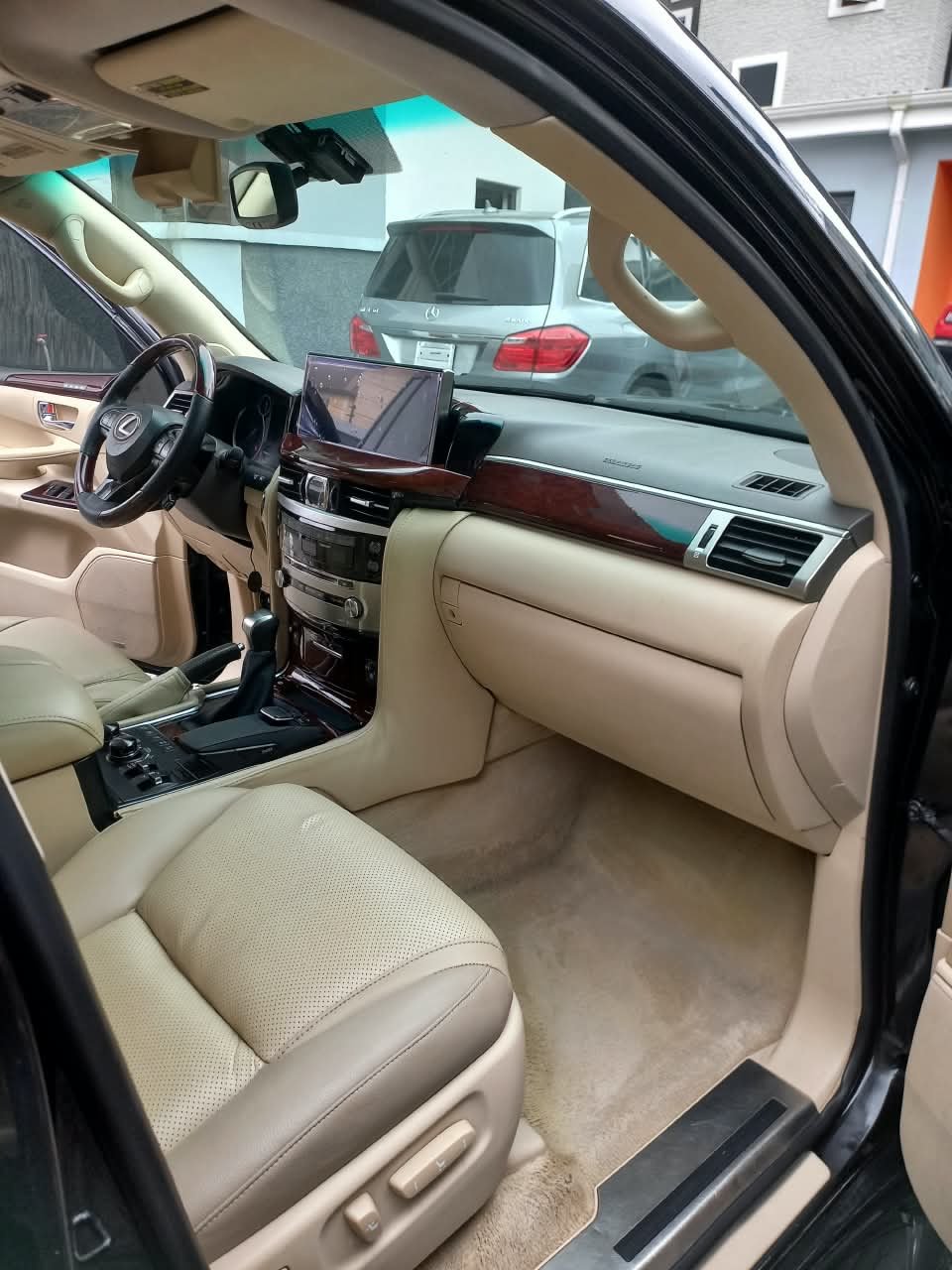2013 LEXUS LX 570, Rear 3/4