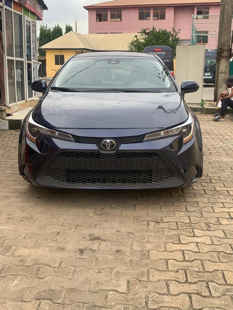 2021 Toyota Corolla LE, Side profile