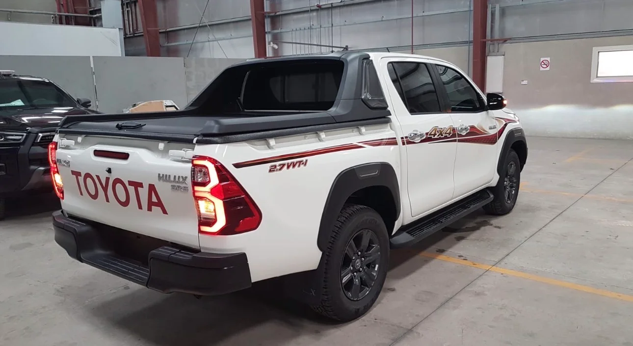 2022 Toyota Hilux SR5 — Rear seats