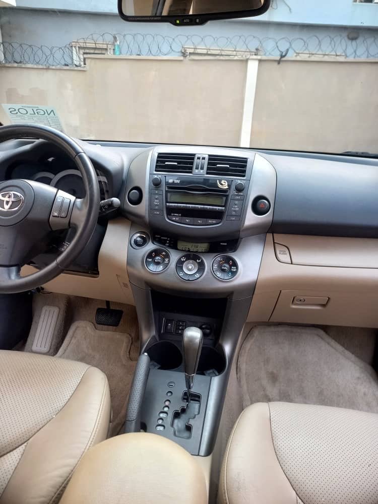 2010 TOYOTA RAV4 High, Rear 3/4