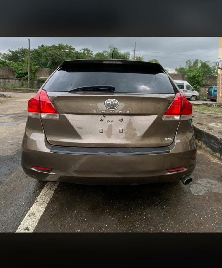 2011 Toyota Venza LE, Rear seats