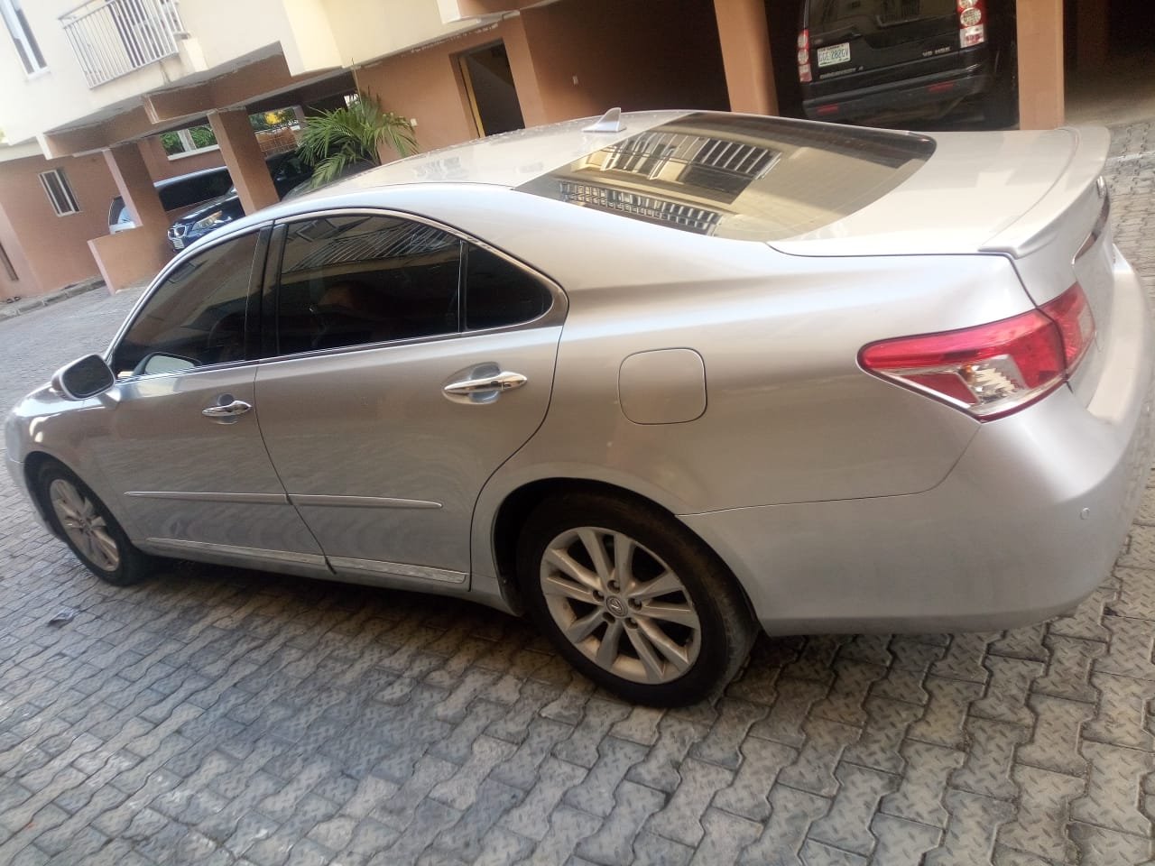 2012 Lexus ES Base, Side profile