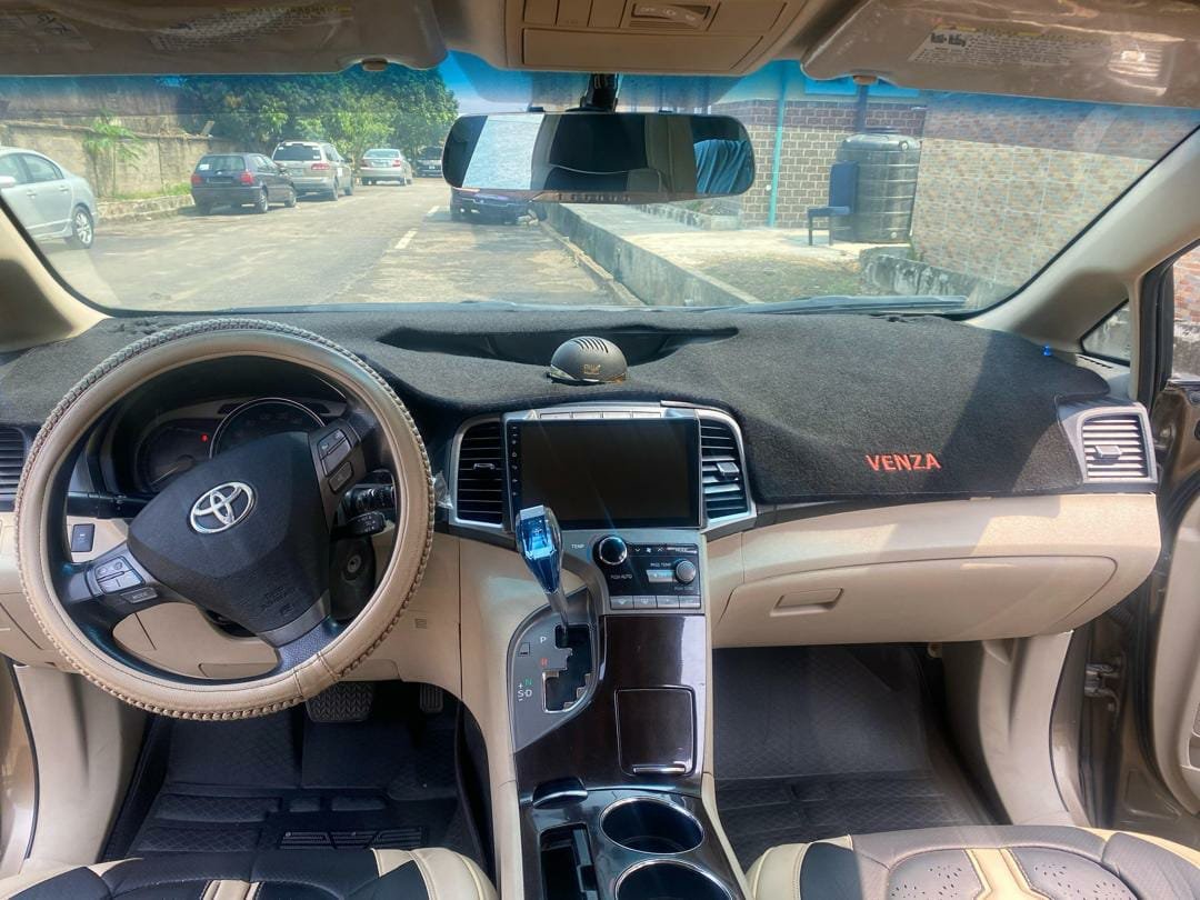 2011 Toyota Venza LE, Dashboard