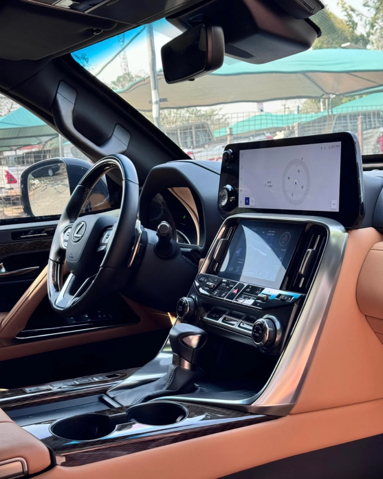 2022 Lexus LX LX — Front seats