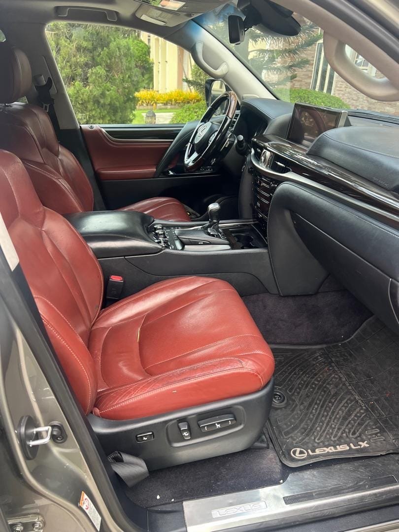 2018 Lexus LX Premium, Dashboard