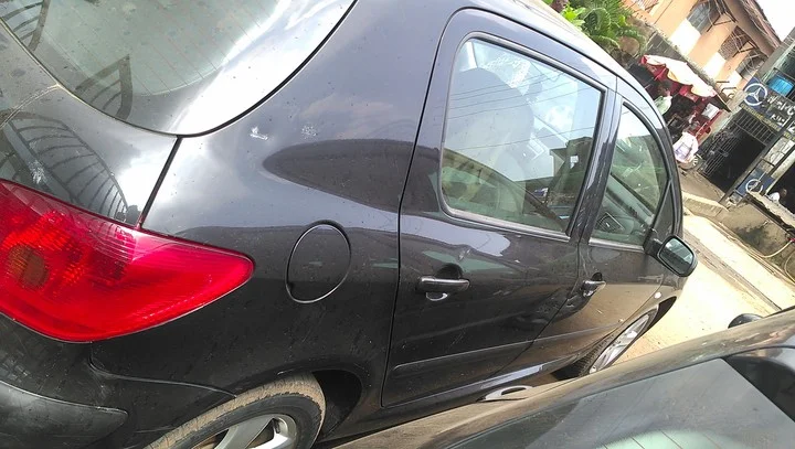 2003 Peugeot 307 Limited, Side profile
