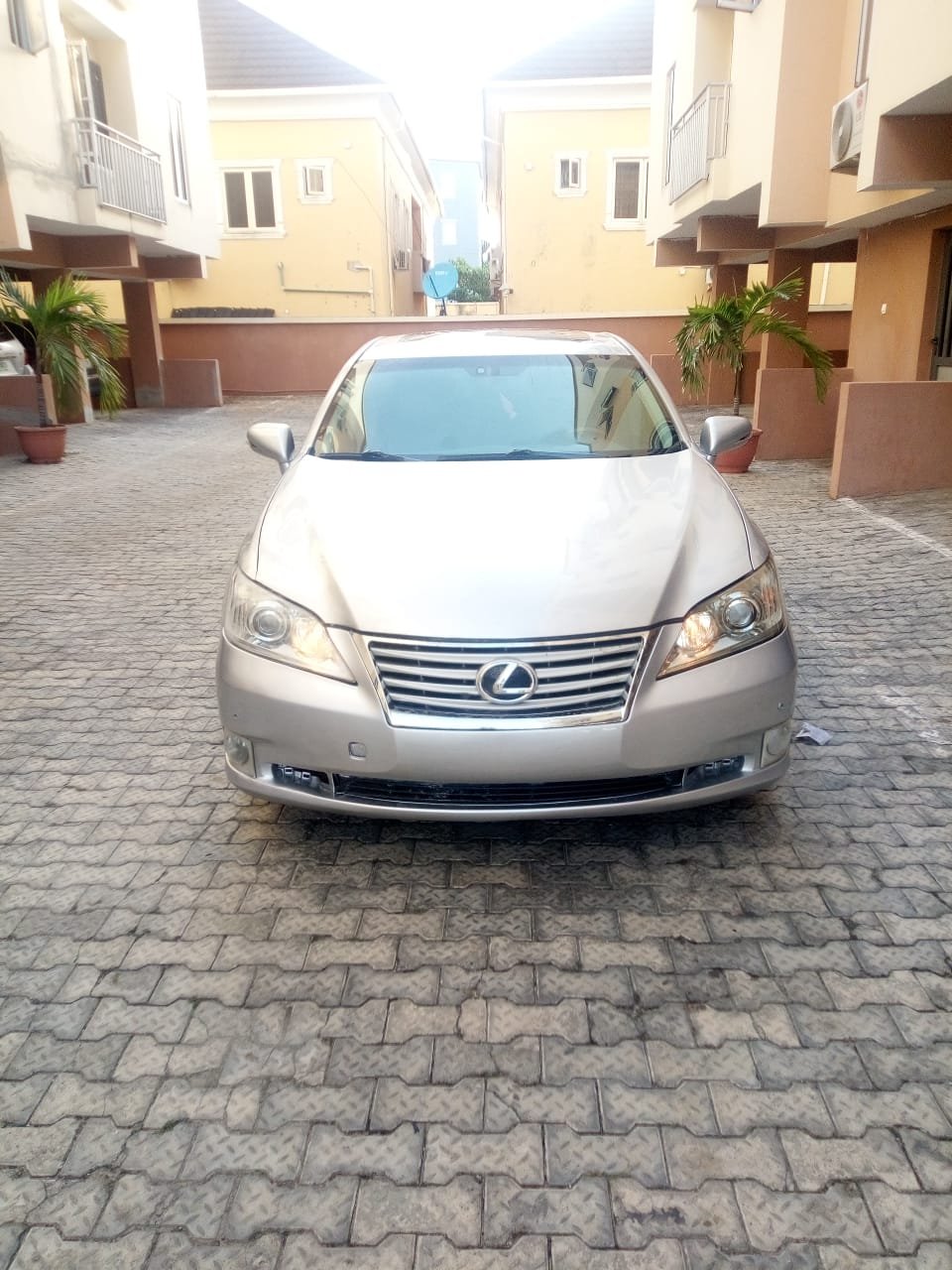 2012 Lexus ES Base, Rear 3/4