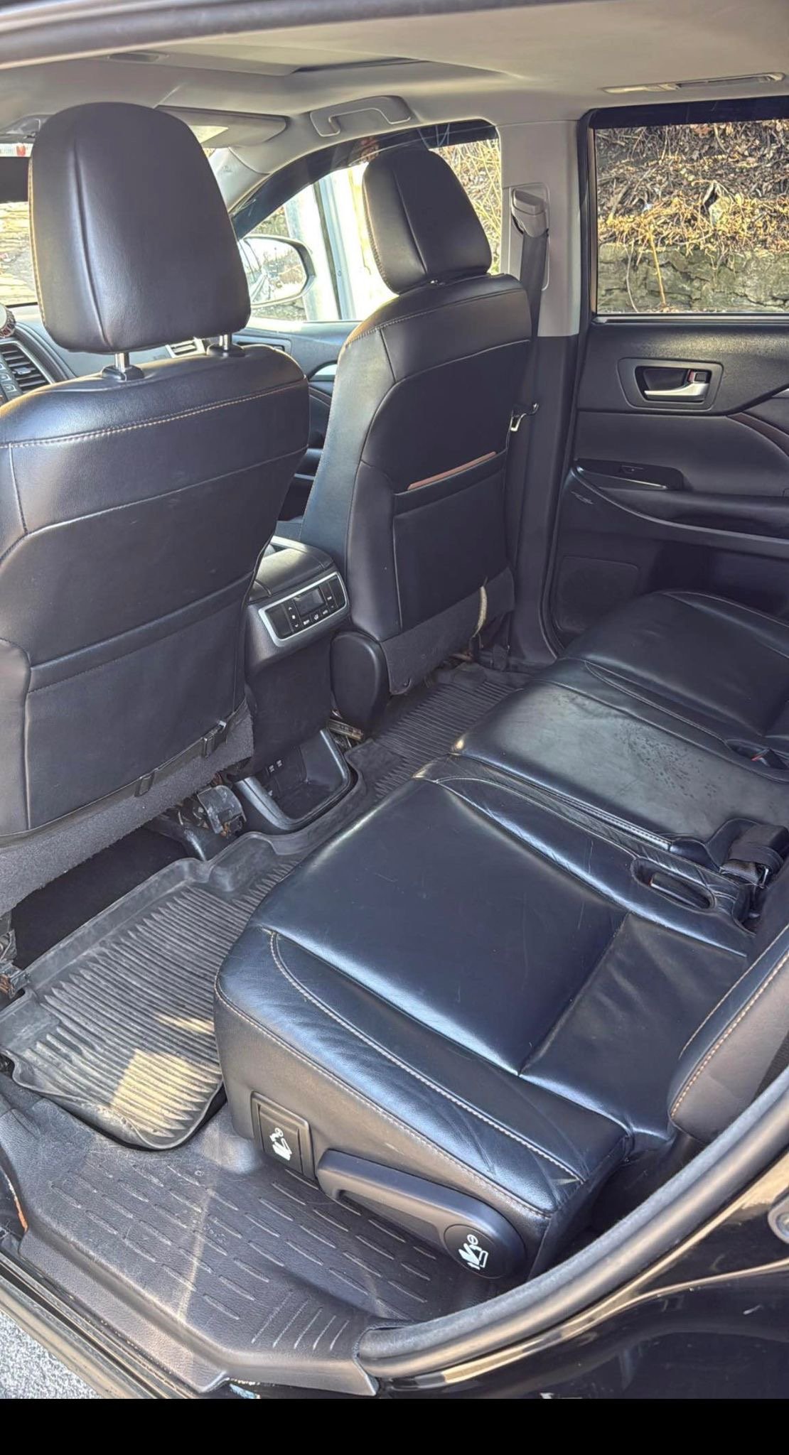 2017 Toyota Highlander SE — Dashboard