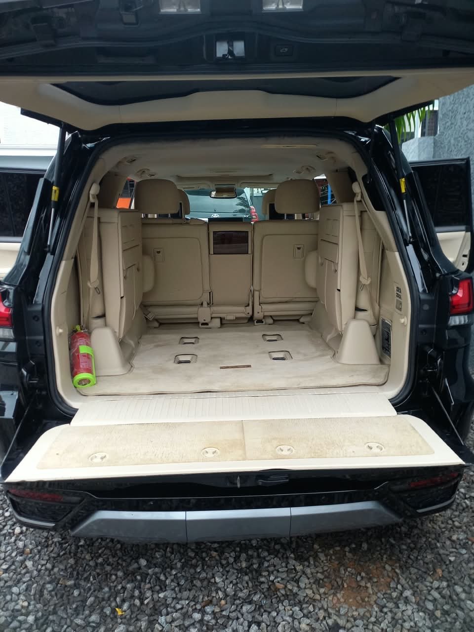 2013 LEXUS LX 570, Front seats